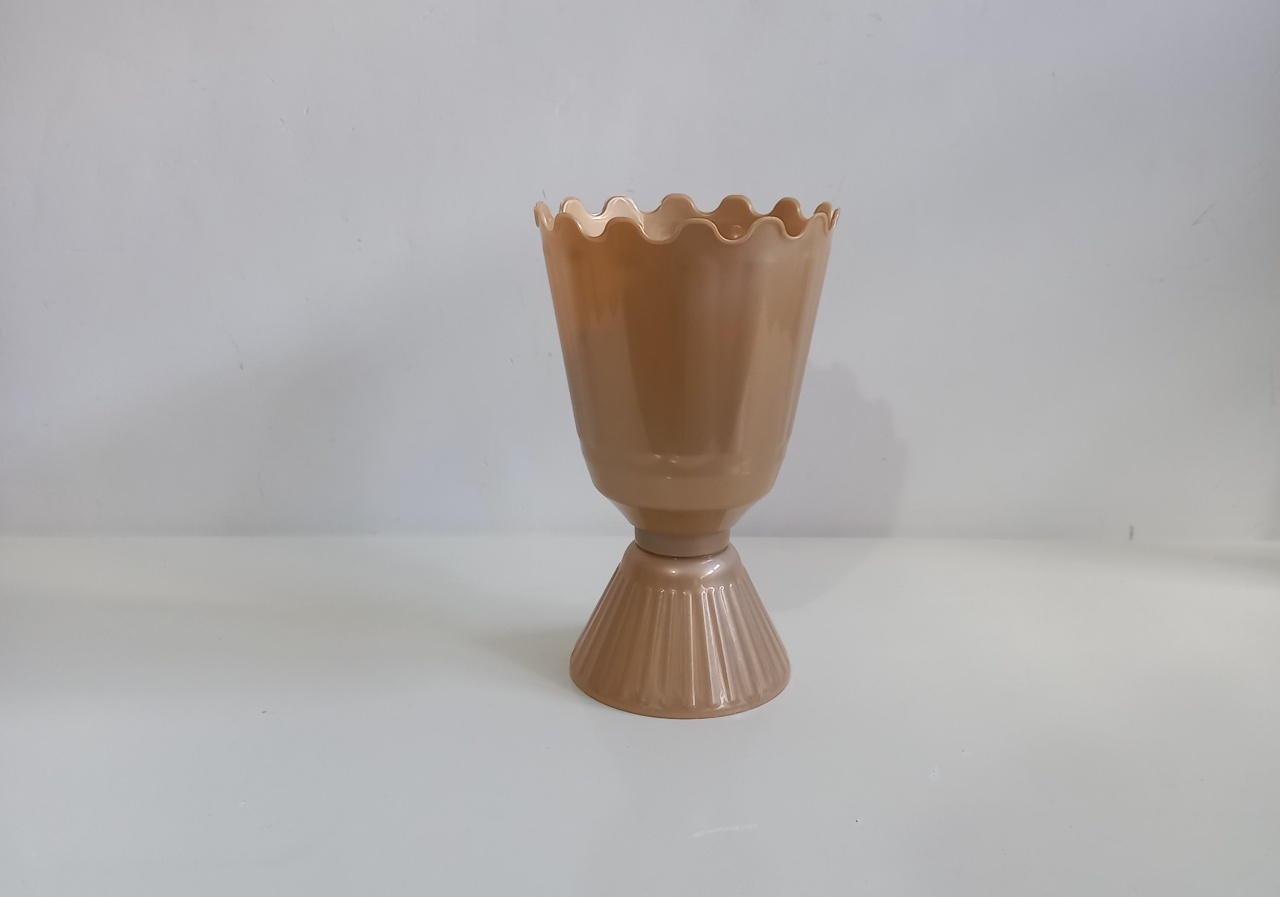 Vaso Sianinha Dourado  - Olivete Filgueira
