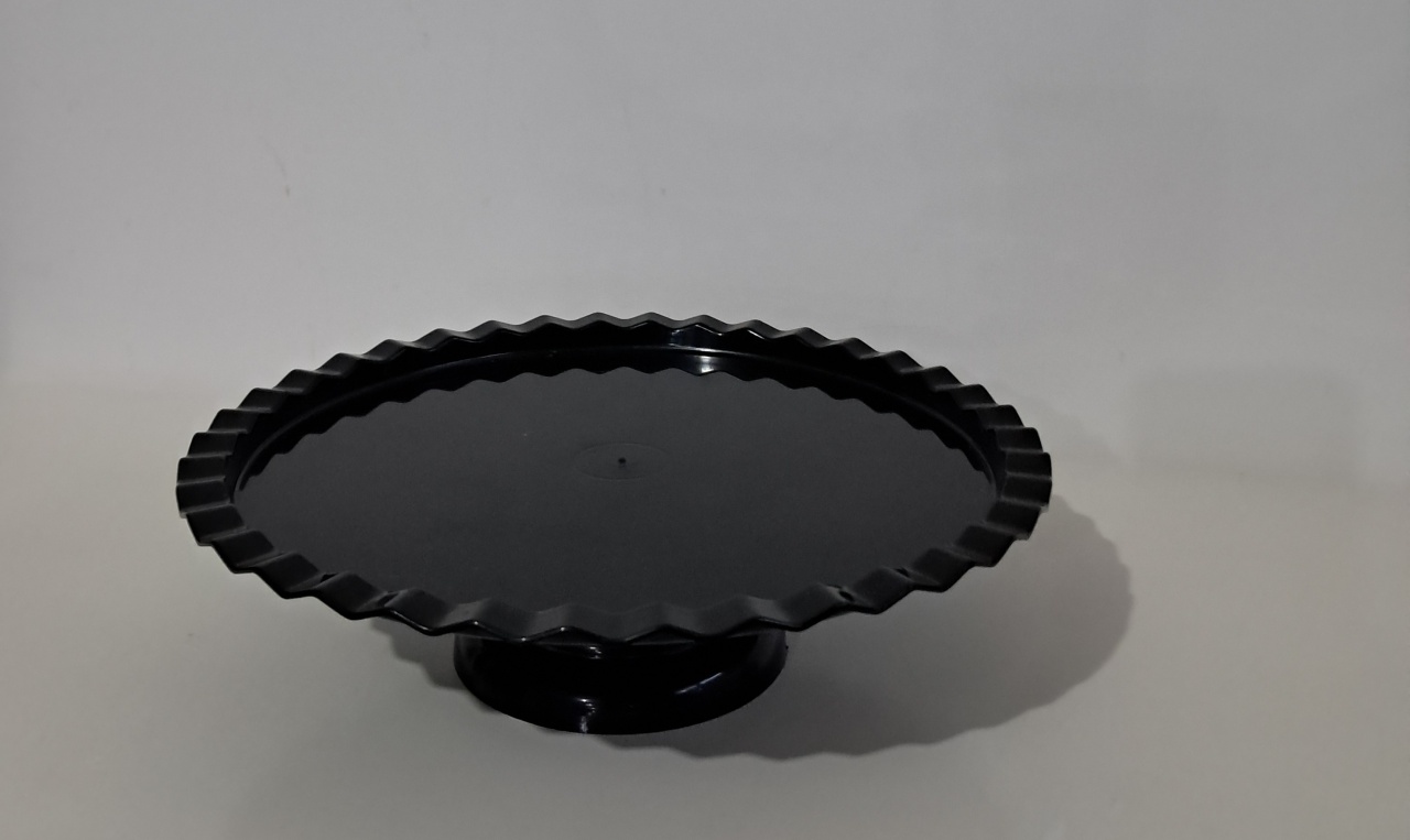 Bandeja Babado Baixo Preto - Olivete Filgueira