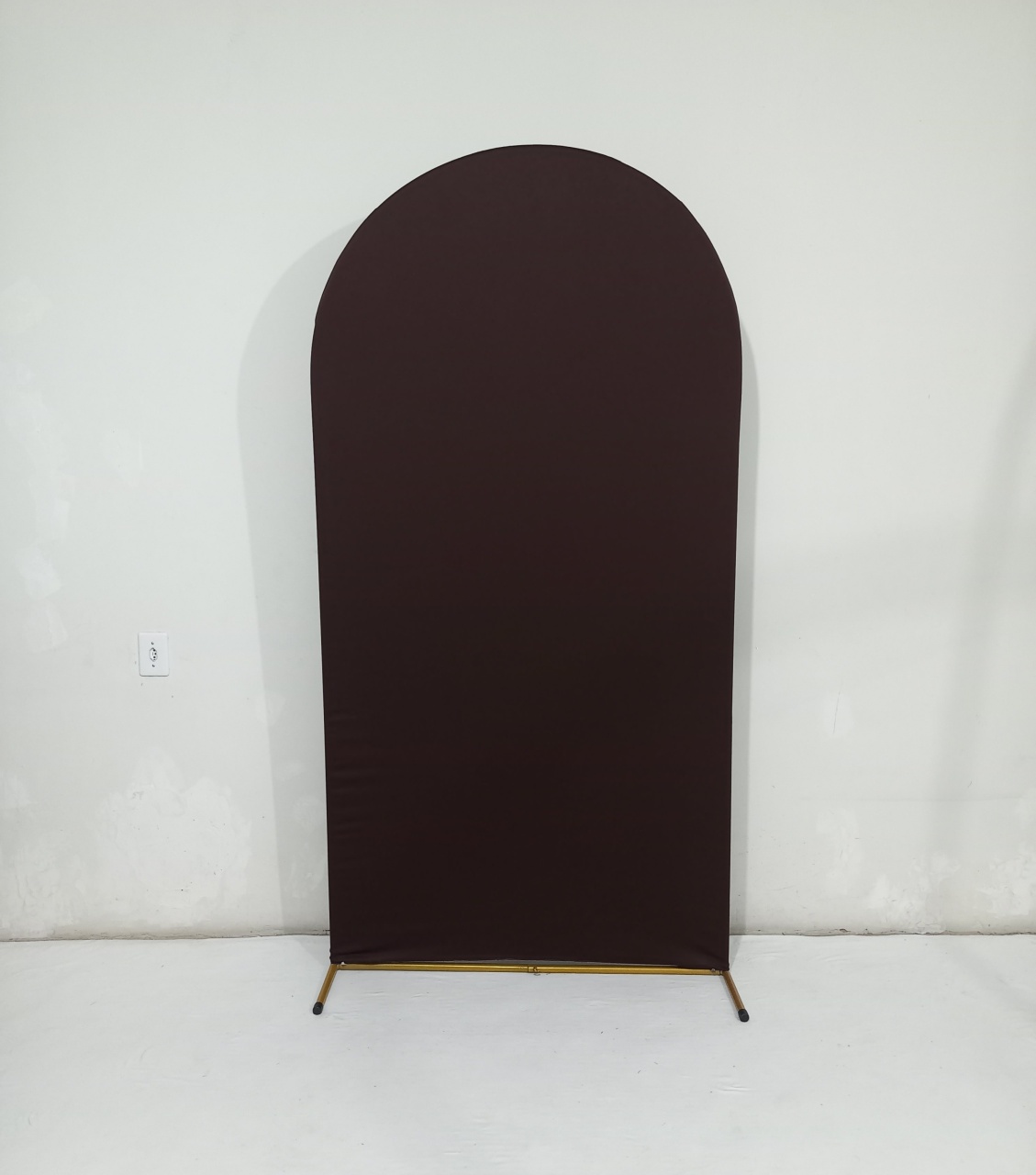 Capa Painel Romano Marrom + - Olivete Filgueira