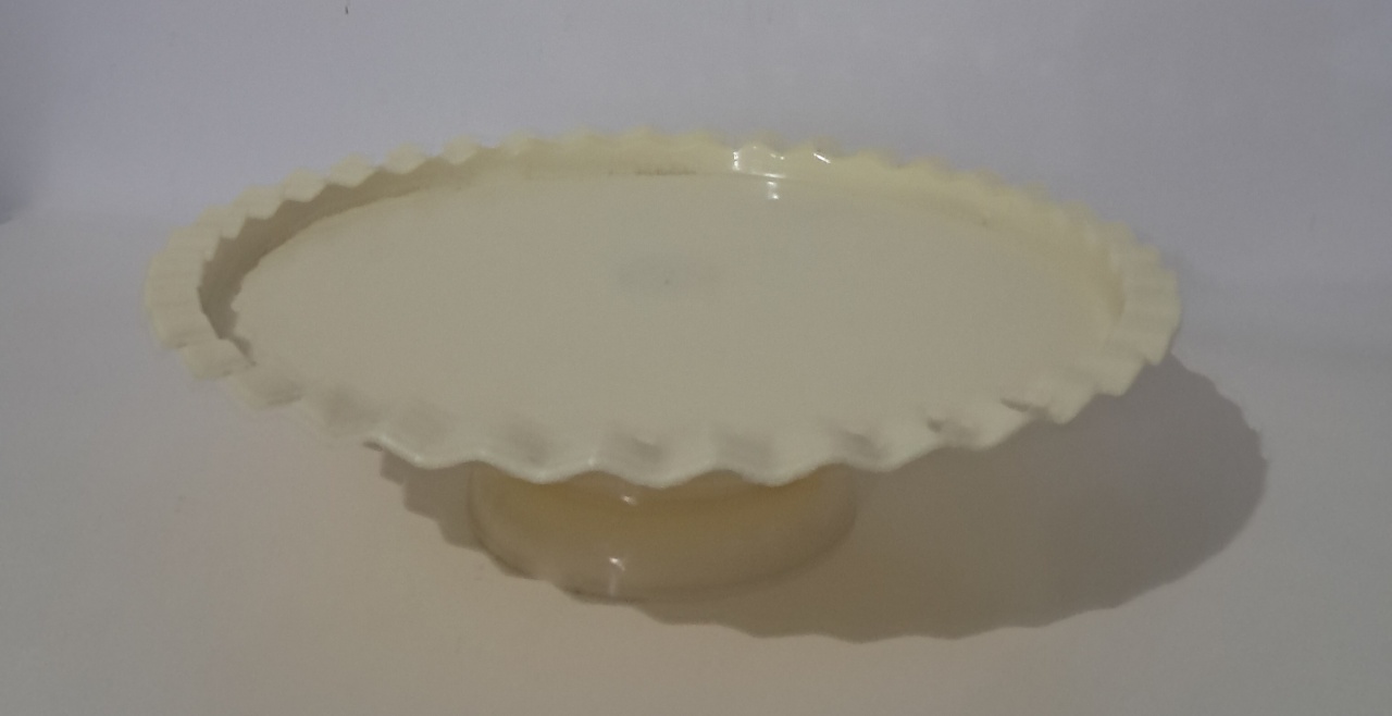 Bandeja Babado Baixo Creme  - Olivete Filgueira