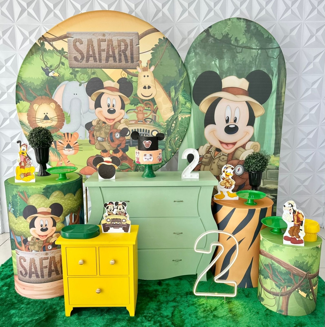 Mickey Safári Com Romano E Armário  - Festerê Pegue e Monte 