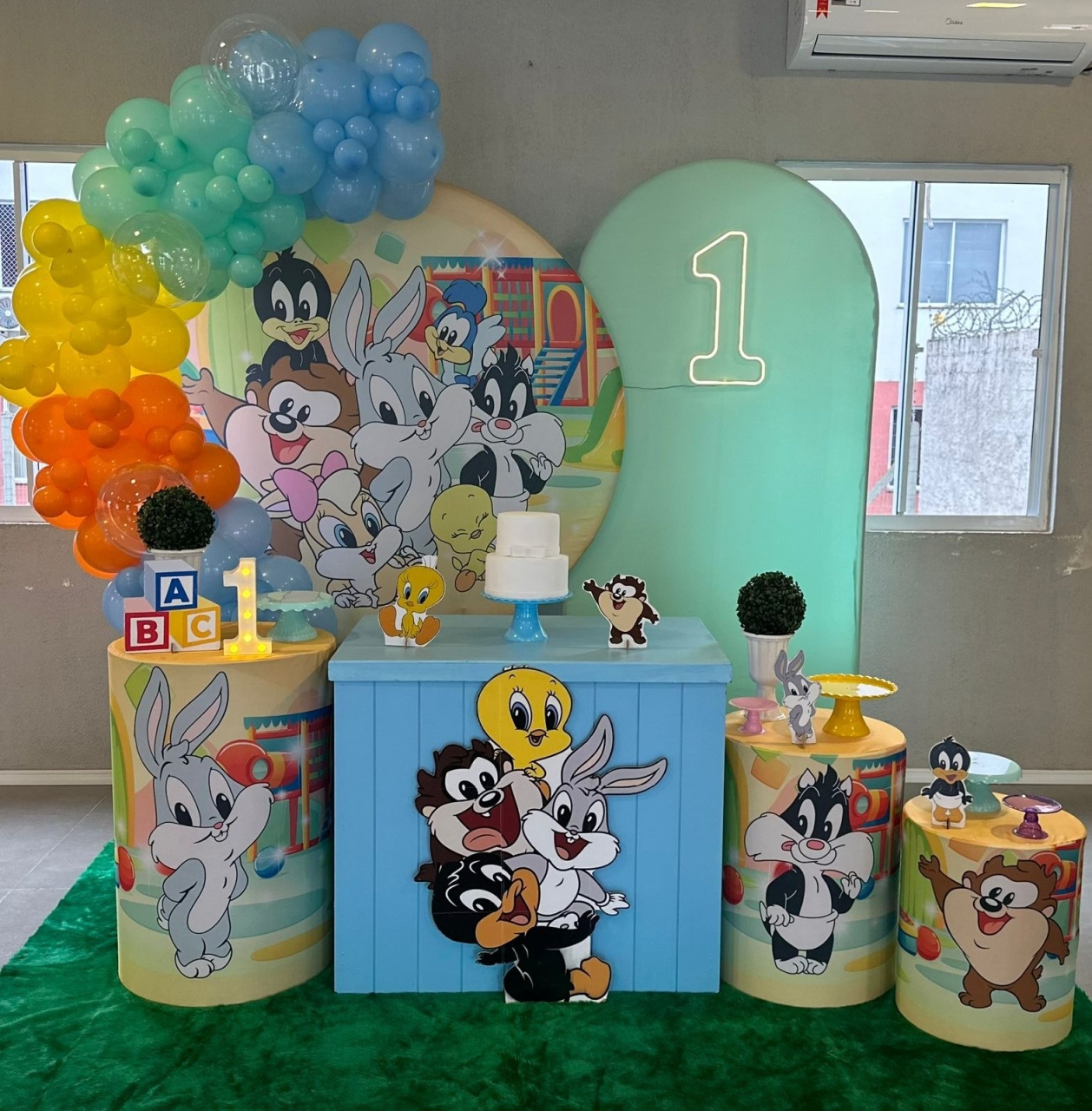 Baby Looney Tunes 1 Com Armário E Romano - Festerê Pegue e Monte 