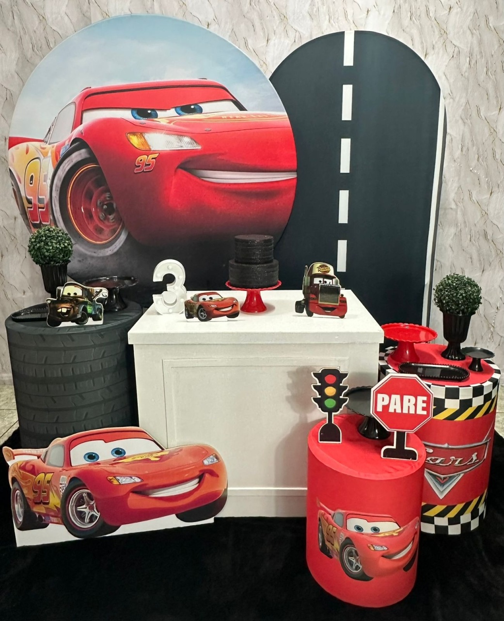 Carros/ Mcqueen 1 Com Romano E Armário  - Festerê Pegue e Monte 