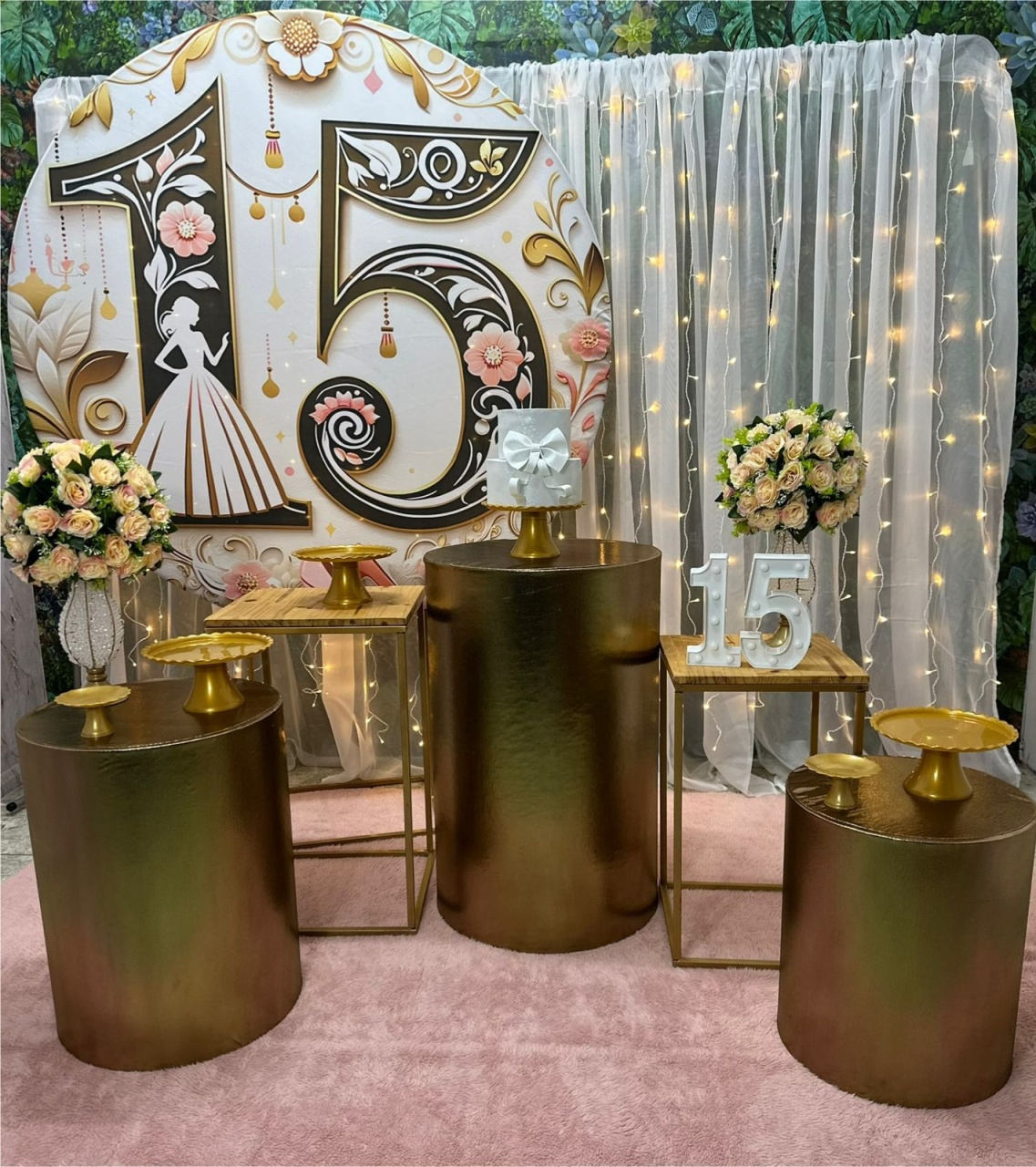 15 Anos Dourado Com Led - Festerê Pegue e Monte 