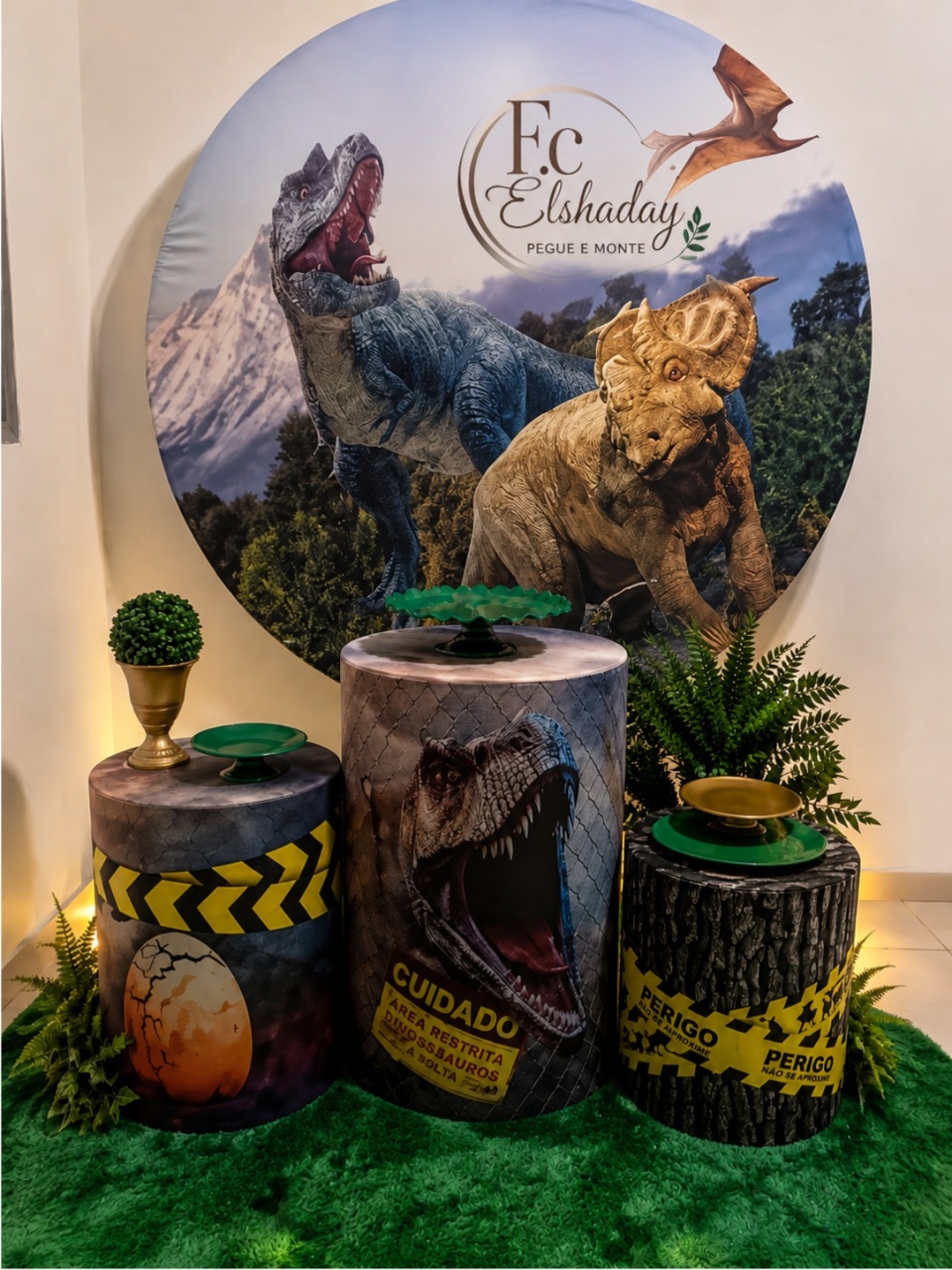 Cenário Dinossauro - f.celshaday artigos para festa.