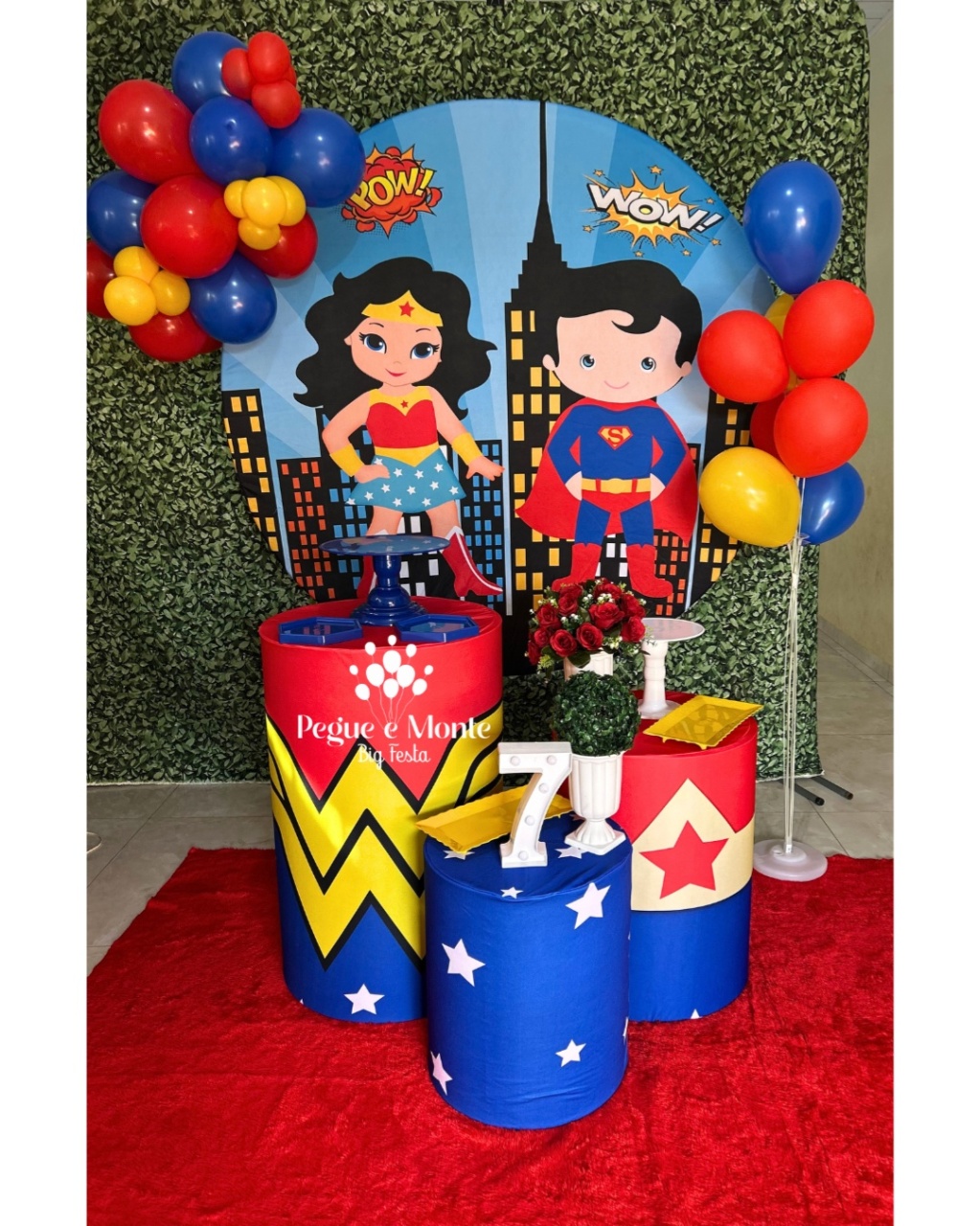 Kit Prata Mulher Maravilha E Super Man - Pegue e Monte Big Festa