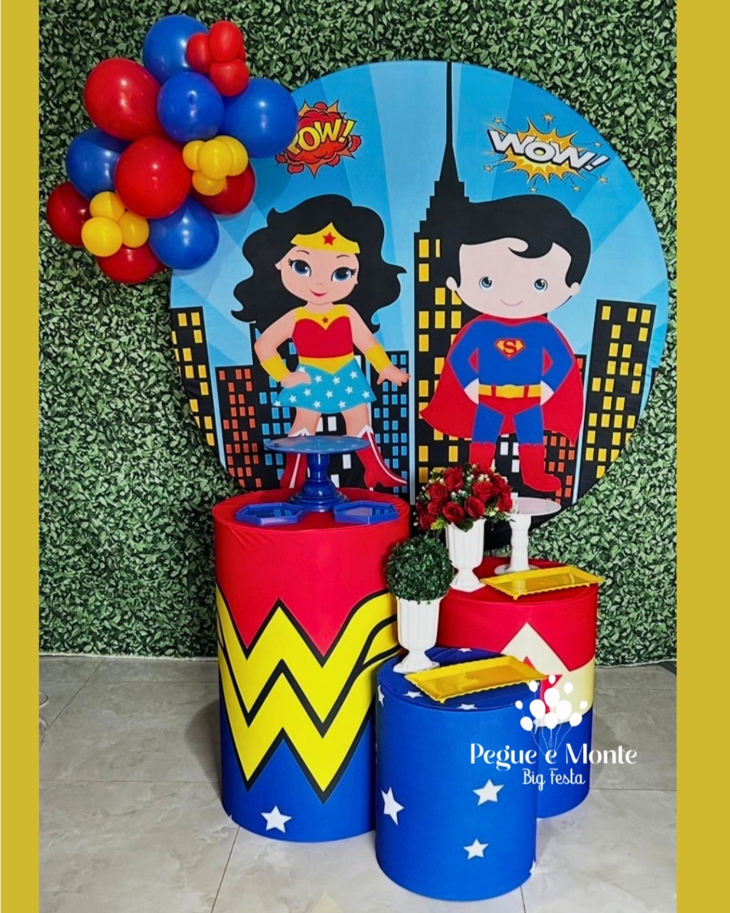 Kit Bronze Super Man E Mulher Maravilha - Pegue e Monte Big Festa