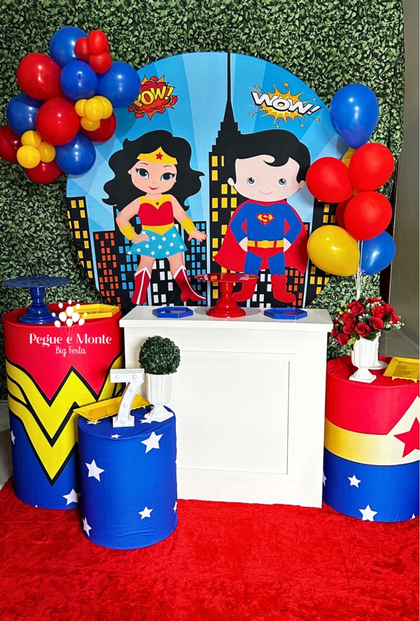 Kit Ouro Mulher Maravilha  E Super Man - Pegue e Monte Big Festa