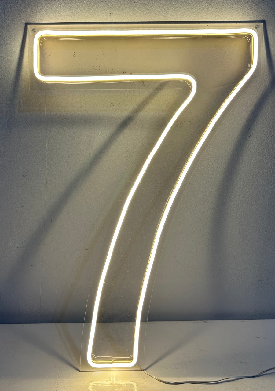 Led 7 - HK Décor & pegue  e monte