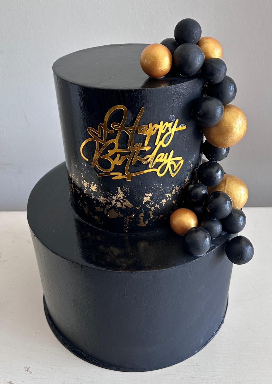 Bolo Fake - Preto E Dourado - HK Décor & pegue  e monte
