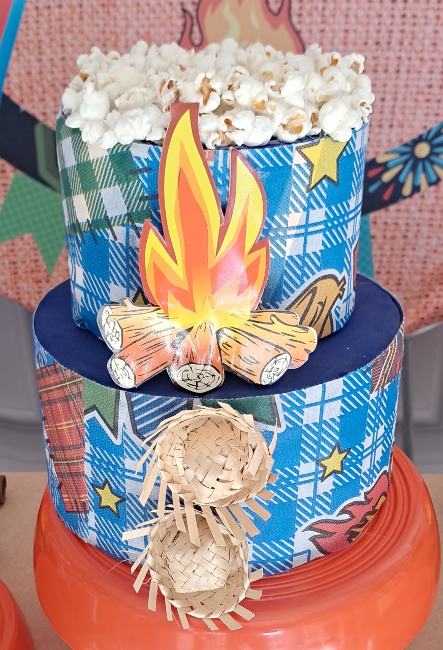 Bolo Cenográfico Festa Junina - Silmara Decorações 