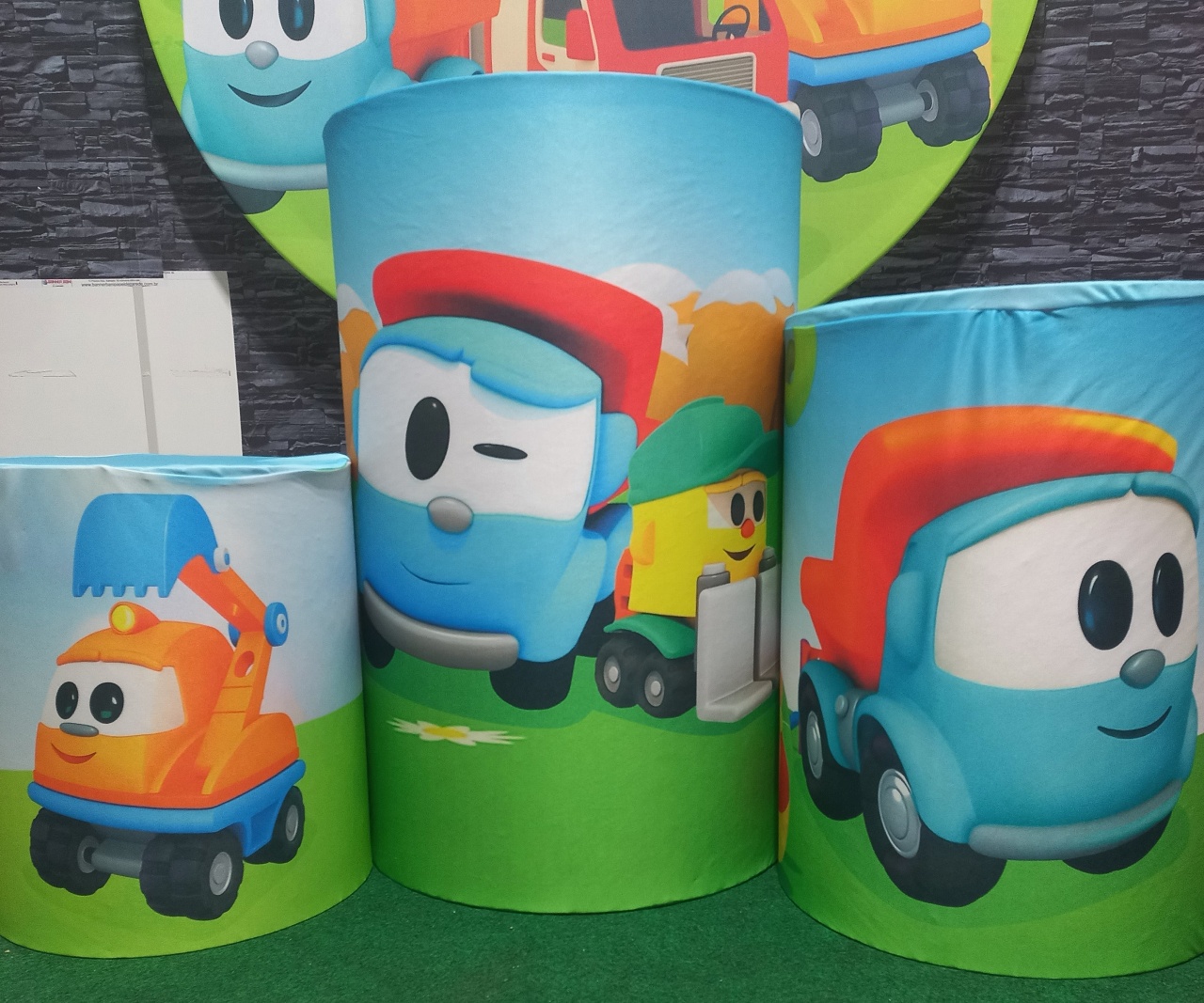 Tecido Capa de Cilindro Léo O Caminhão - Silmara Decorações 