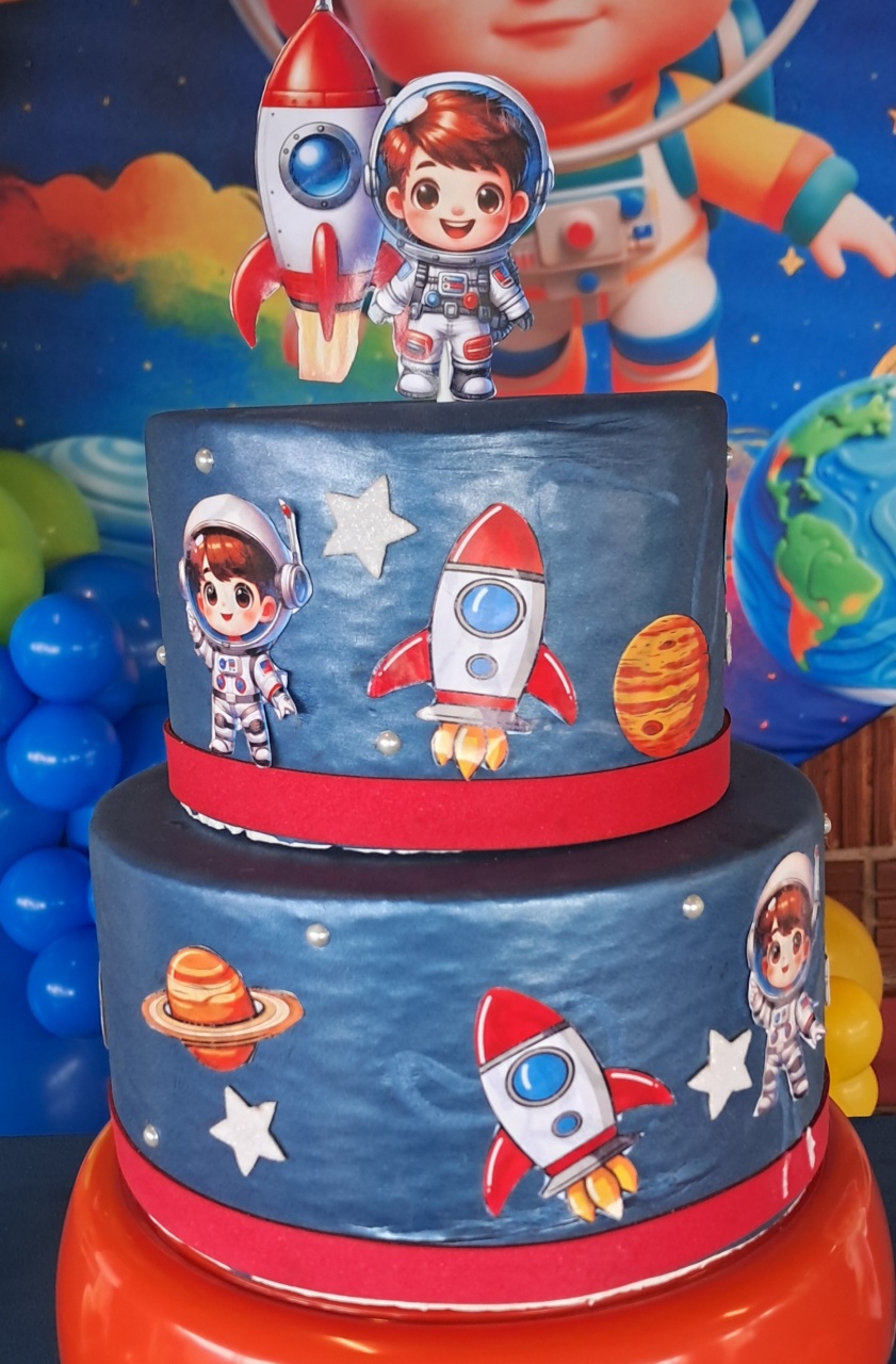 Bolo Cenografico Astronauta - Silmara Decorações 
