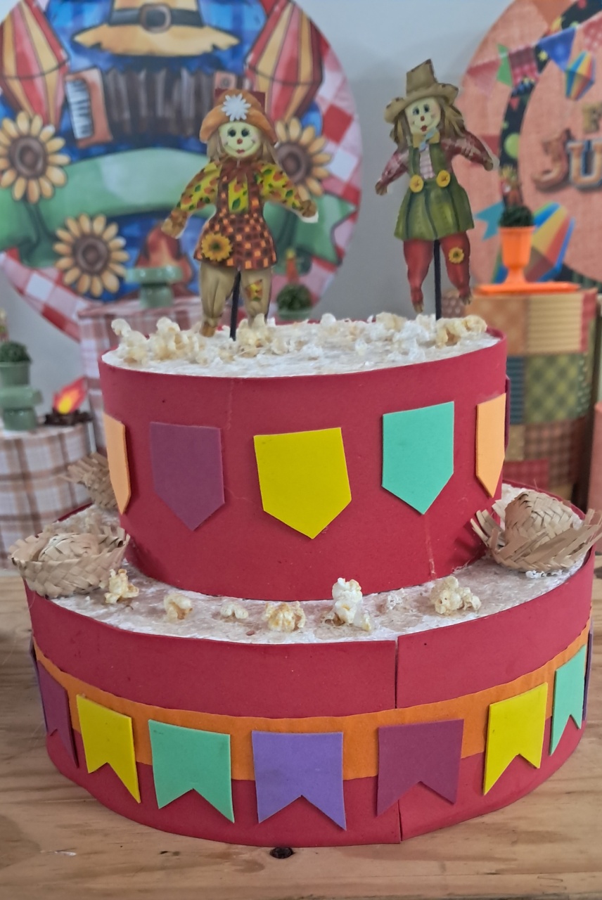 Bolo Cenográfico Festa Junina 02 - Silmara Decorações 