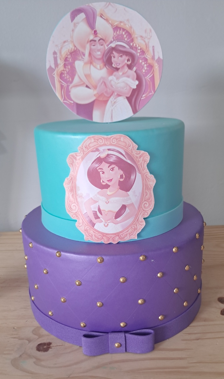Bolo Cenográfico Jasmine - Silmara Decorações 