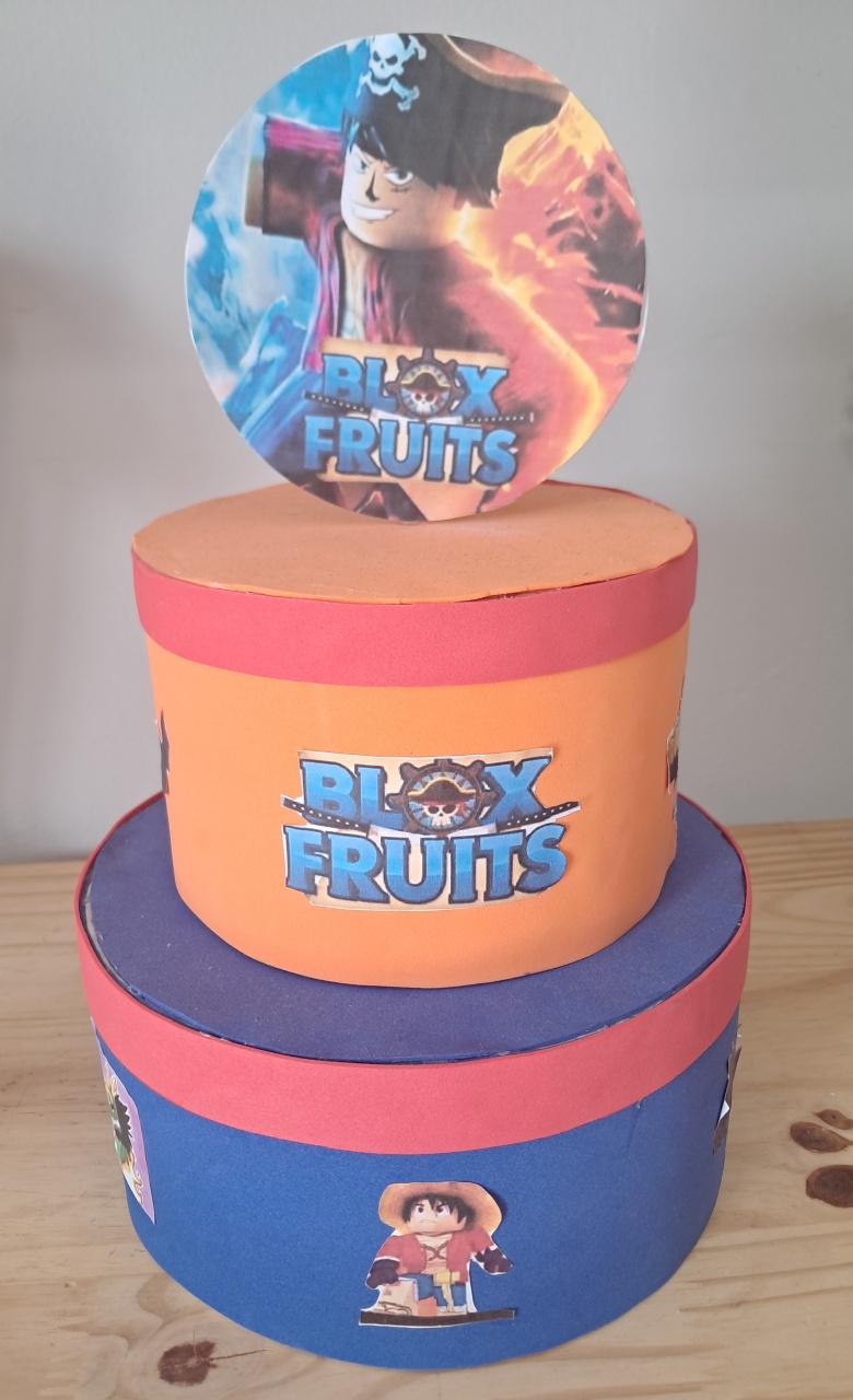 Bolo Cenográfico Blox Fruits - Silmara Decorações 