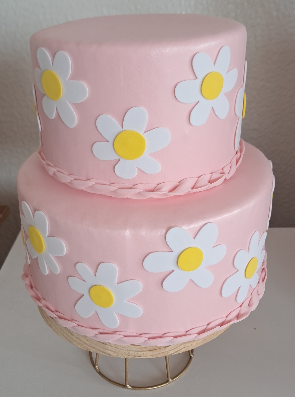 Bolo Cenográfico Margarida - Silmara Decorações 
