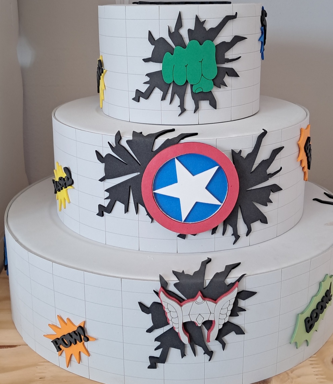 Bolo Cenografico Vingadores - Silmara Decorações 