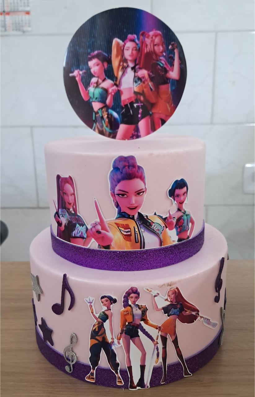 Bolo Cenográfico Guerreiras Do Kpop - Silmara Decorações 