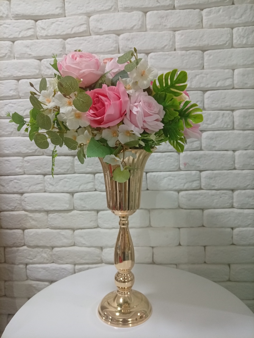 Vaso Dourado Metal Com Arranjo - Dona mocinha 