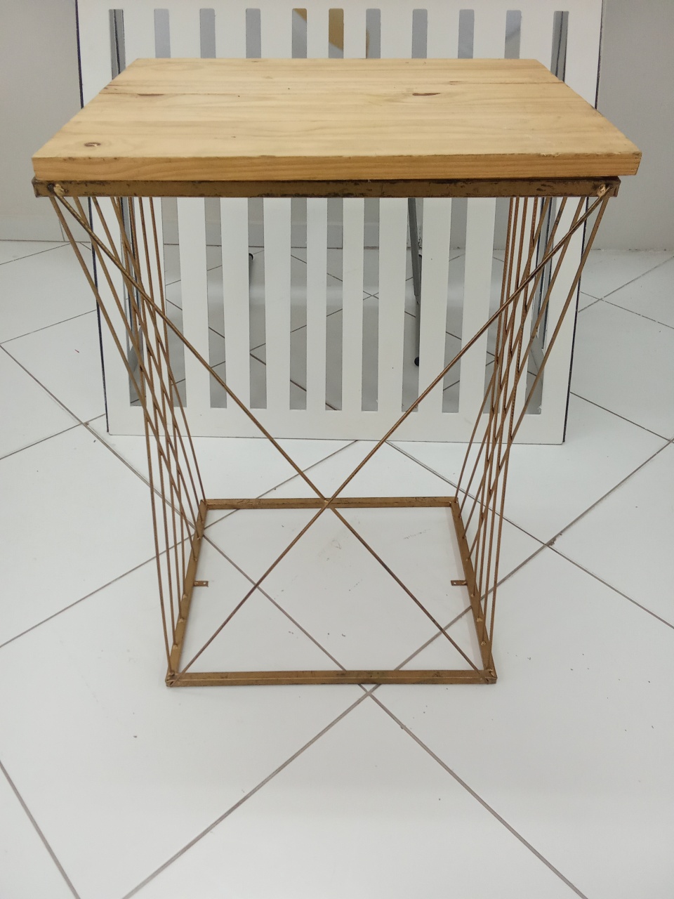 Mesa de Ferro G - Dona mocinha 