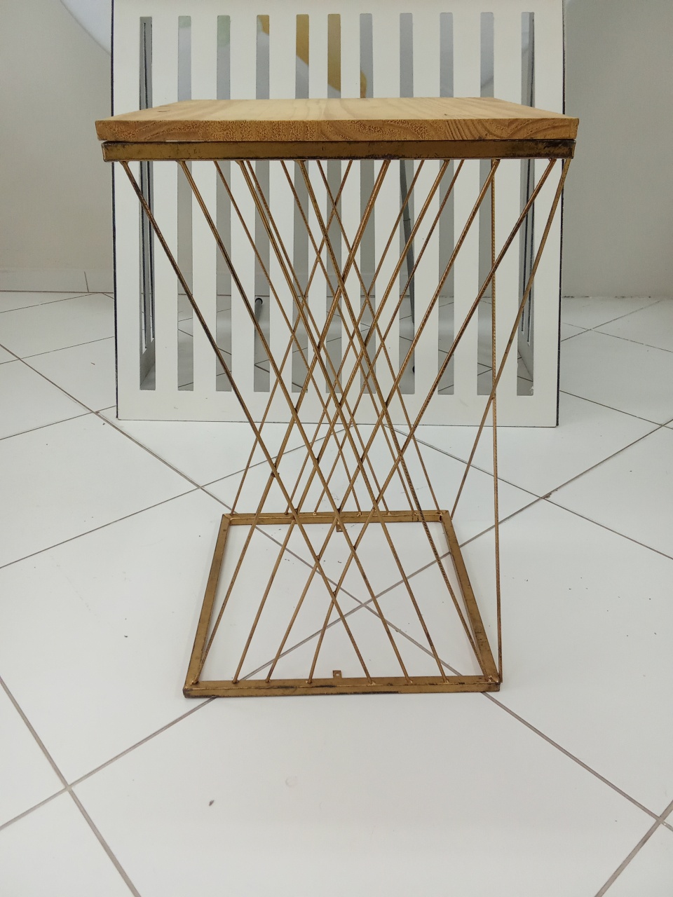 Mesa de Ferro P - Dona mocinha 