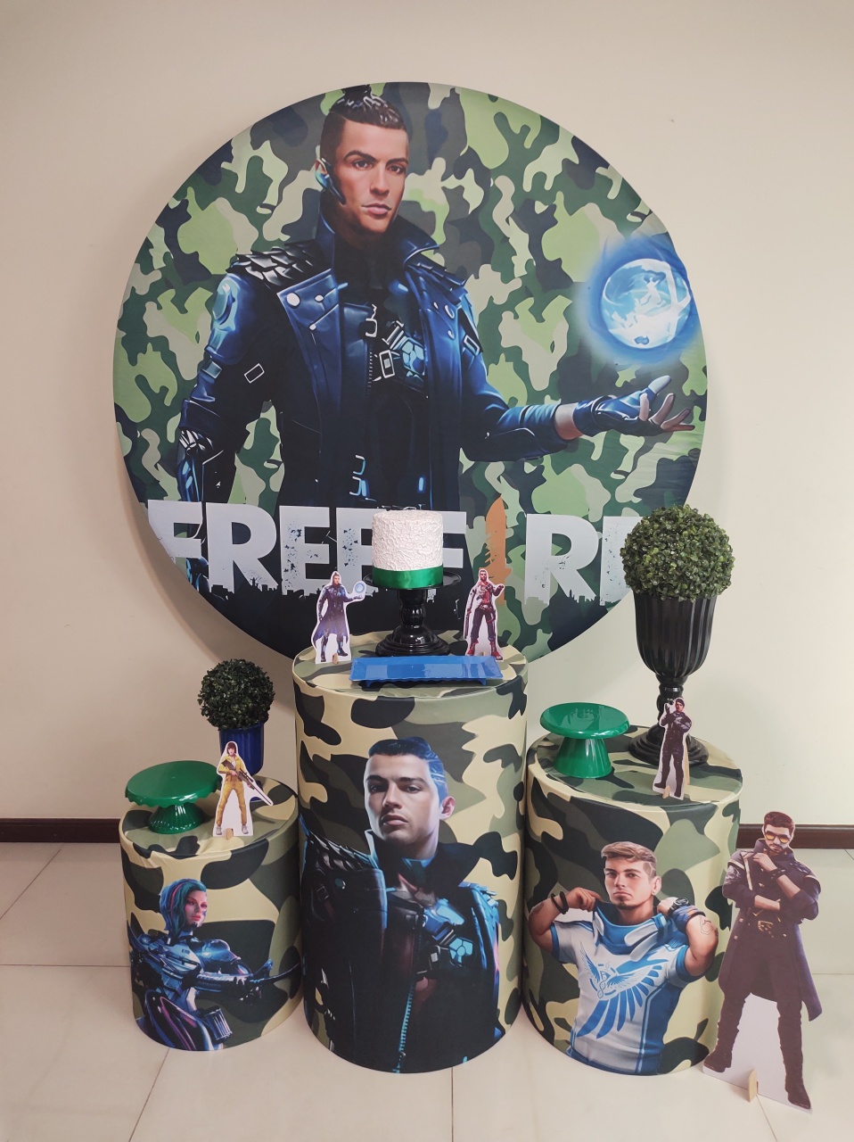 Free Fire Kit 1 - Senhora Pig Pegue e Monte 