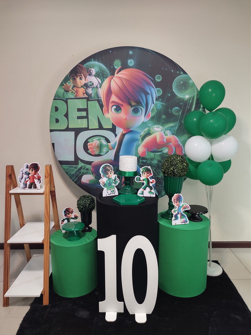 Ben 10 Kit 2 - Senhora Pig Pegue e Monte 