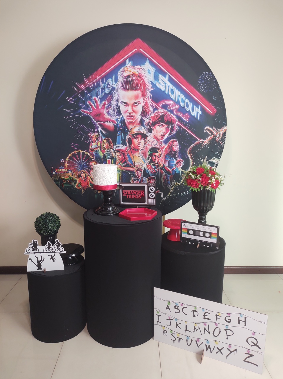 Stranger Things Kit 1 - Senhora Pig Pegue e Monte 