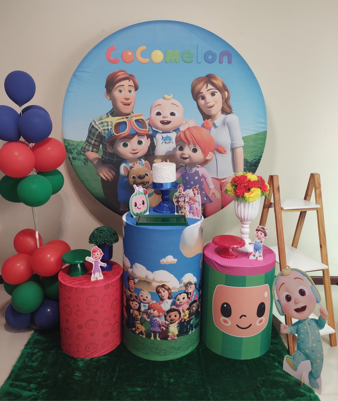 Cocomelon Kit 2  - Senhora Pig Pegue e Monte 