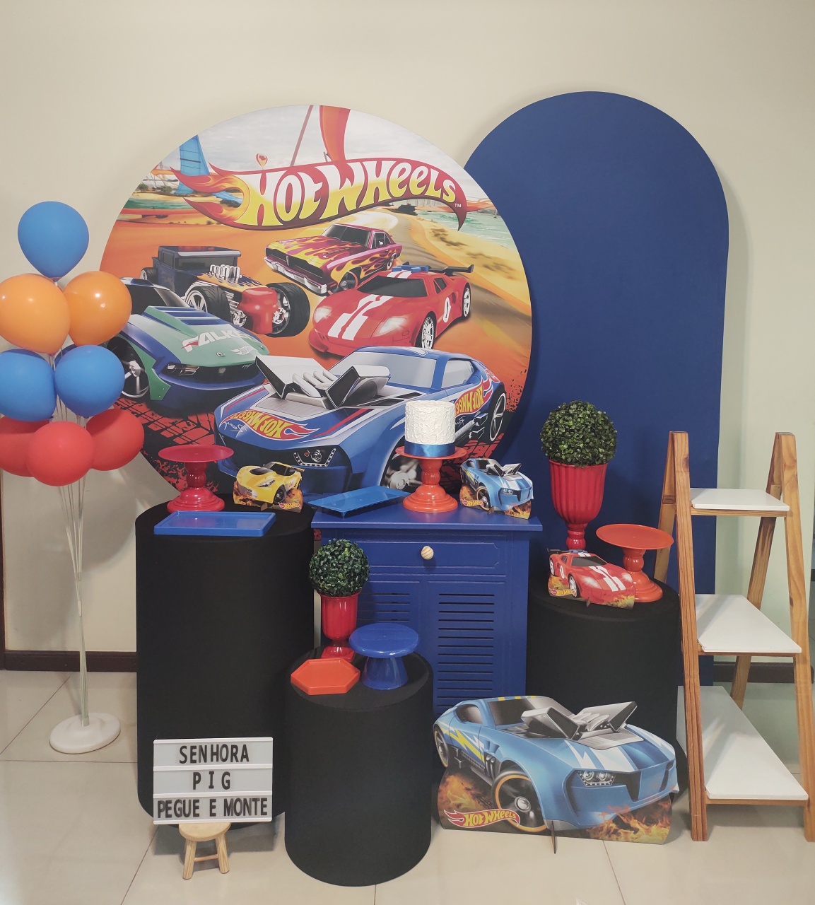 Hot Wheels Kit 3 - Senhora Pig Pegue e Monte 