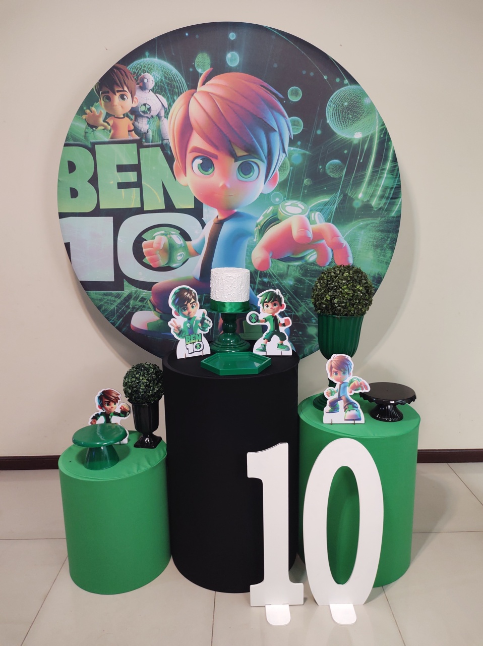 Ben 10 Kit 1 - Senhora Pig Pegue e Monte 