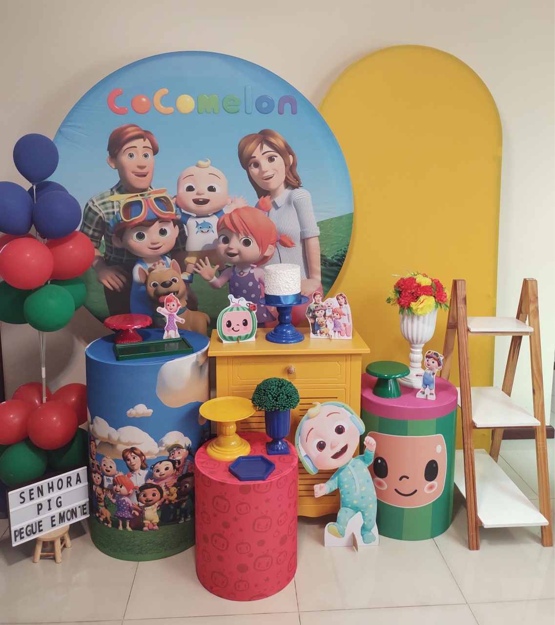 Cocomelon Kit 3 - Senhora Pig Pegue e Monte 