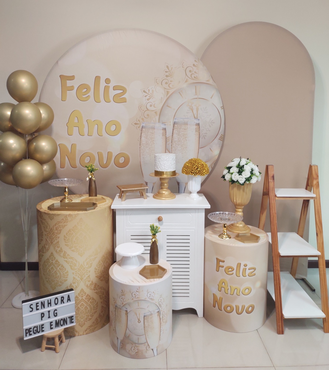 Feliz Ano Novo Kit 3 - Senhora Pig Pegue e Monte 
