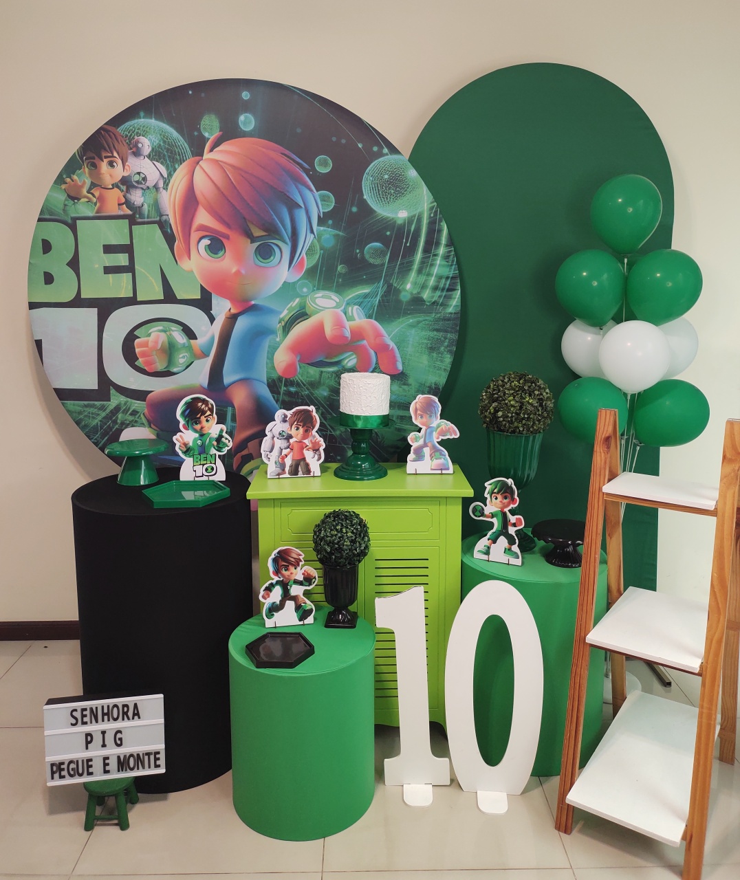 Ben 10 Kit 3 - Senhora Pig Pegue e Monte 