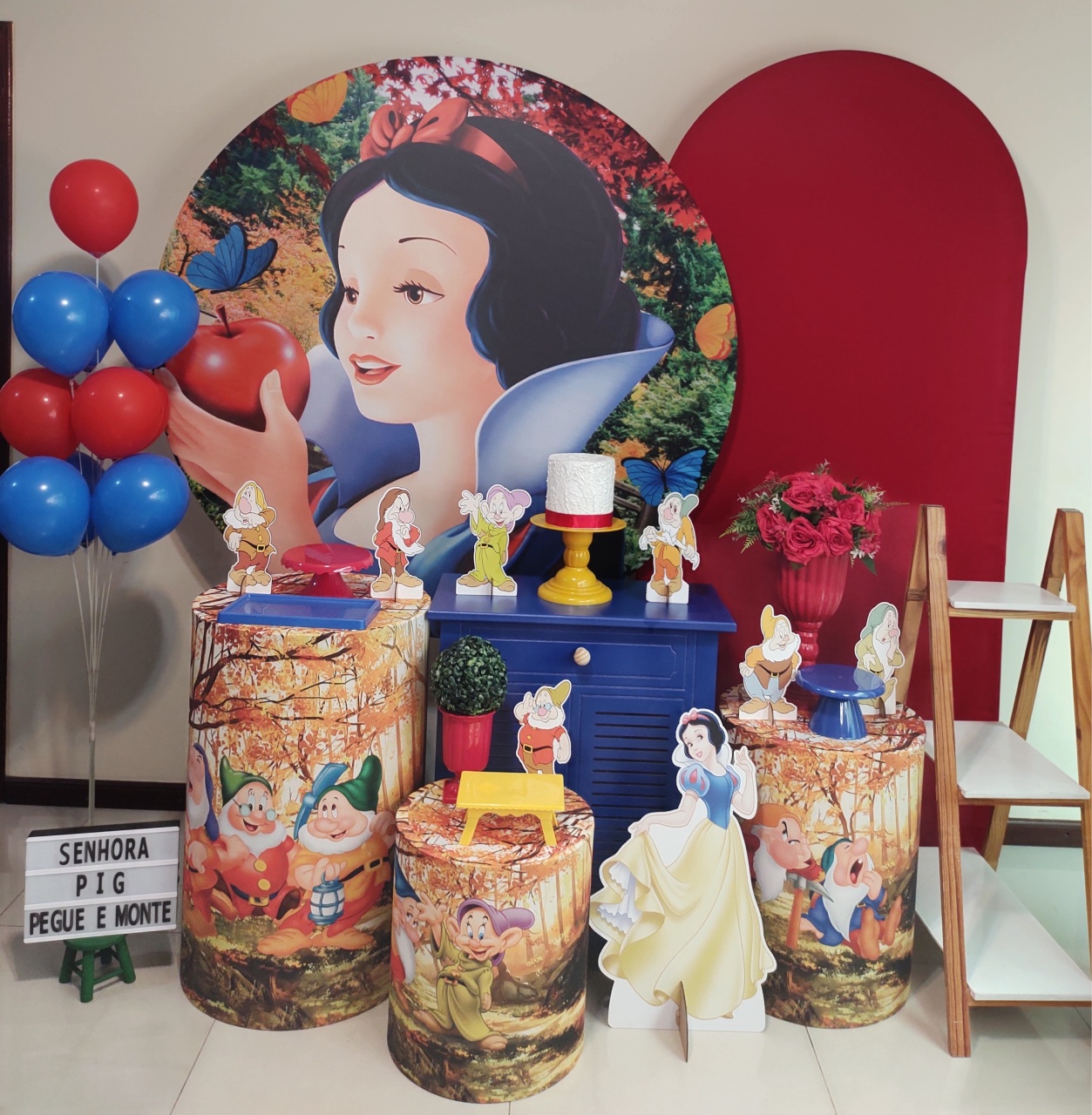 Branca de Neve E Os Sete Anões Kit 3 - Senhora Pig Pegue e Monte 