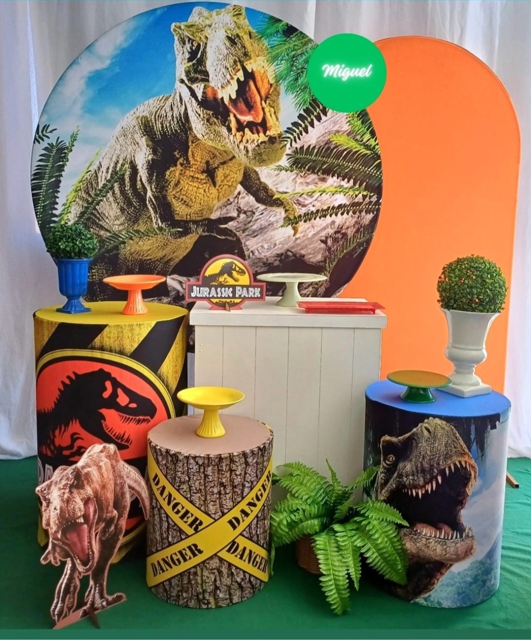 Dinossauro Luxo  - Vanessa Alexandra Conrado 