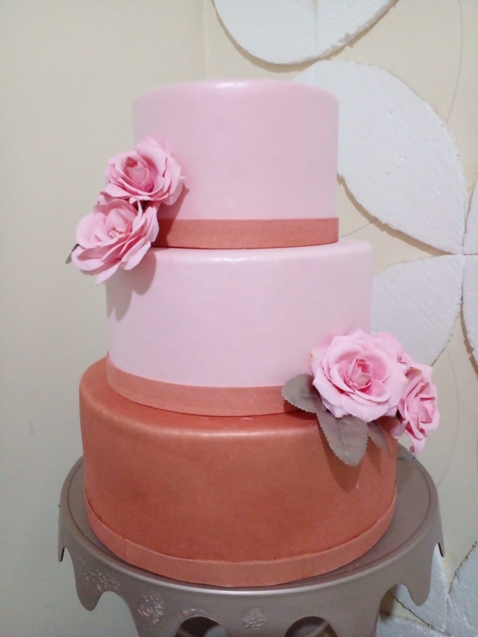 Bolo Fake Rose - Vanessa Alexandra Conrado 