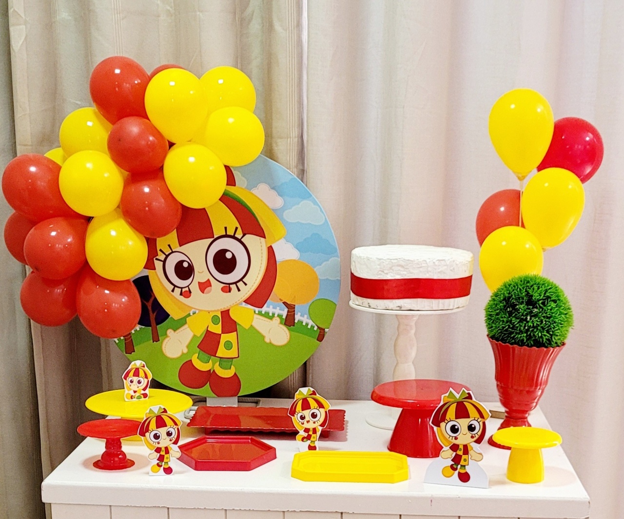 Kit Mesa Com Balão - Emilia - É Só Um Bolinho Locações 