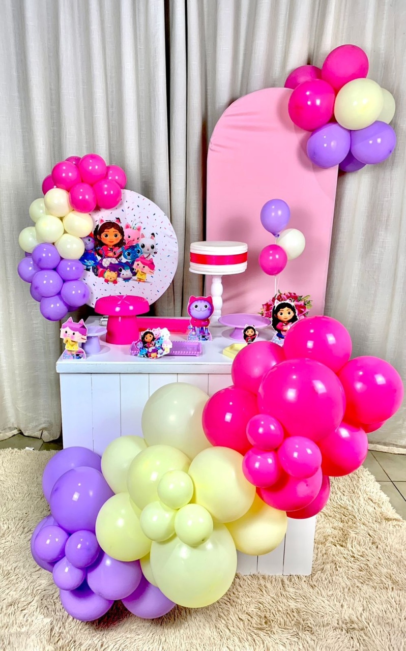 Mini Festa Gold Plus Sem Led - Casa Magica da Gaby  - É Só Um Bolinho Locações 
