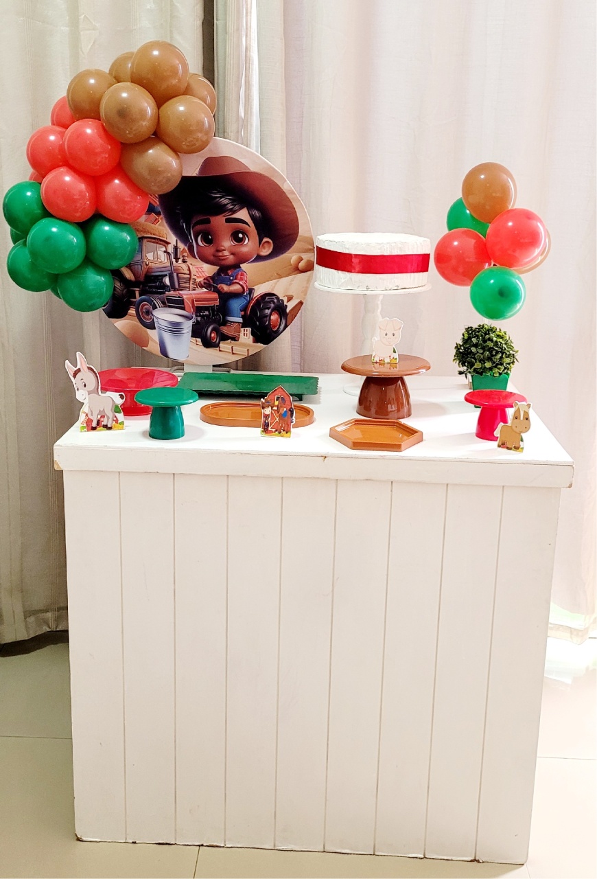 Kit Composto Premium Com Balão -  Fazendeiro 3 - É Só Um Bolinho Locações 