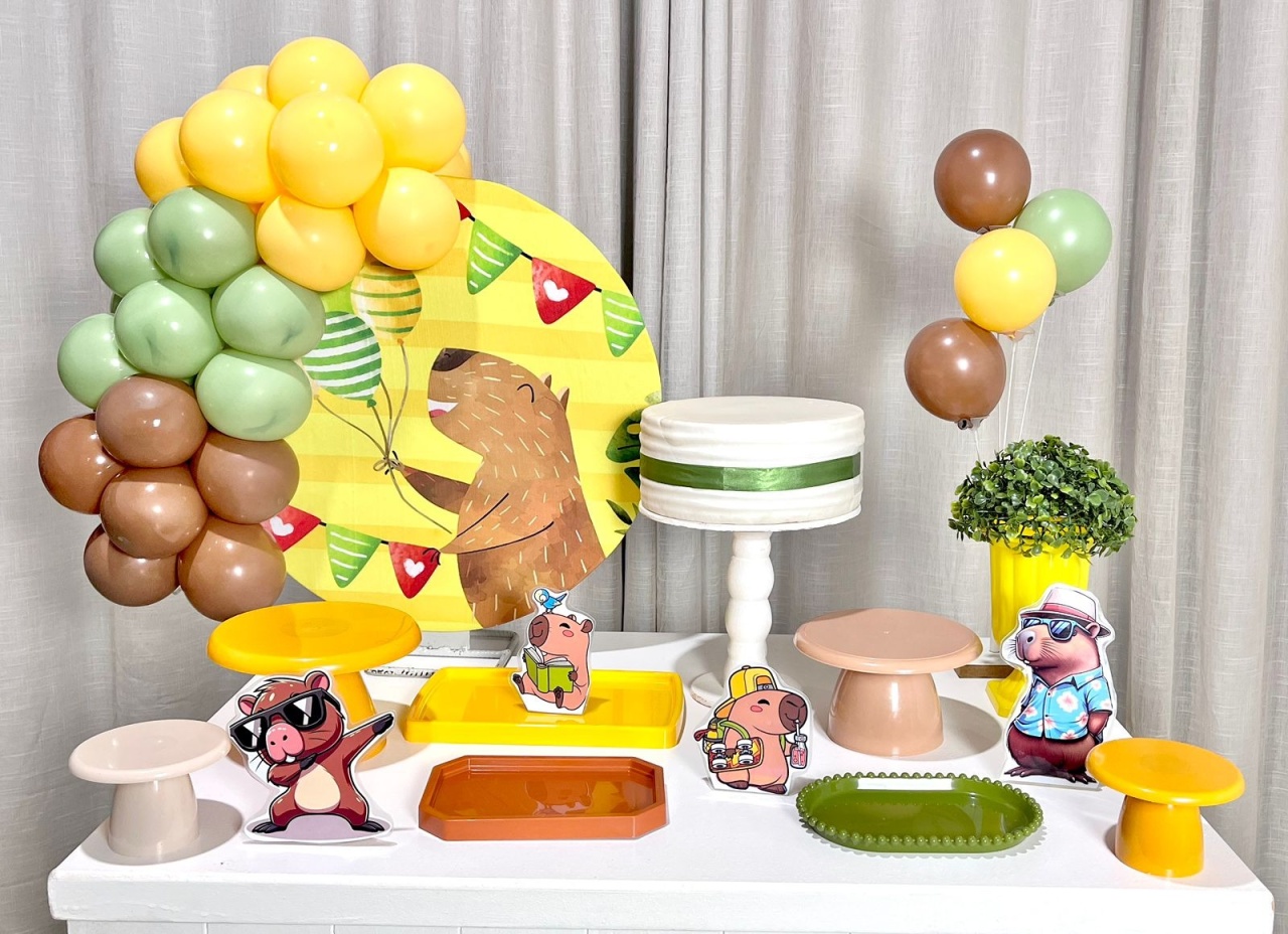 Kit Mesa Com Balão - Capivara 3 - É Só Um Bolinho Locações 