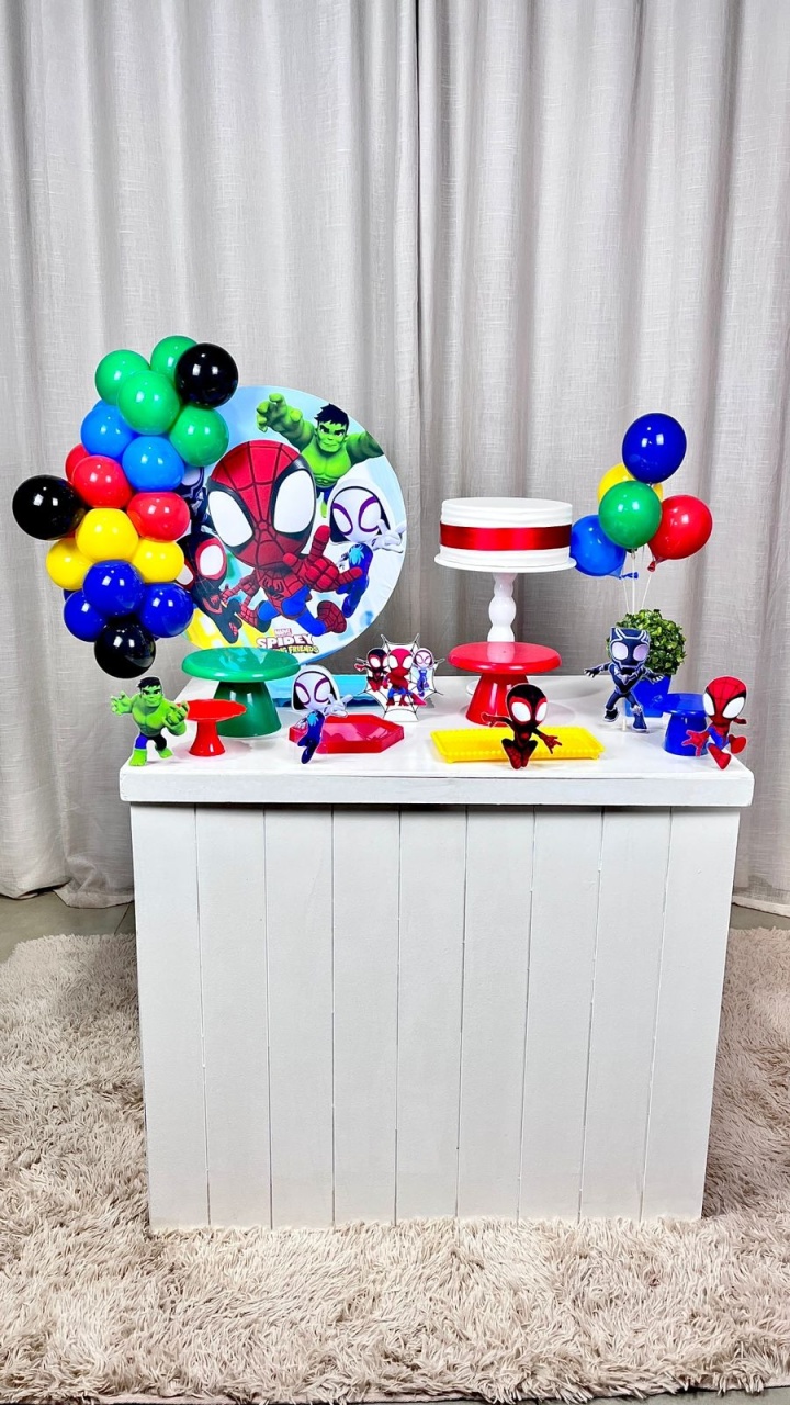 Kit Composto Com Balão - Spider  - É Só Um Bolinho Locações 