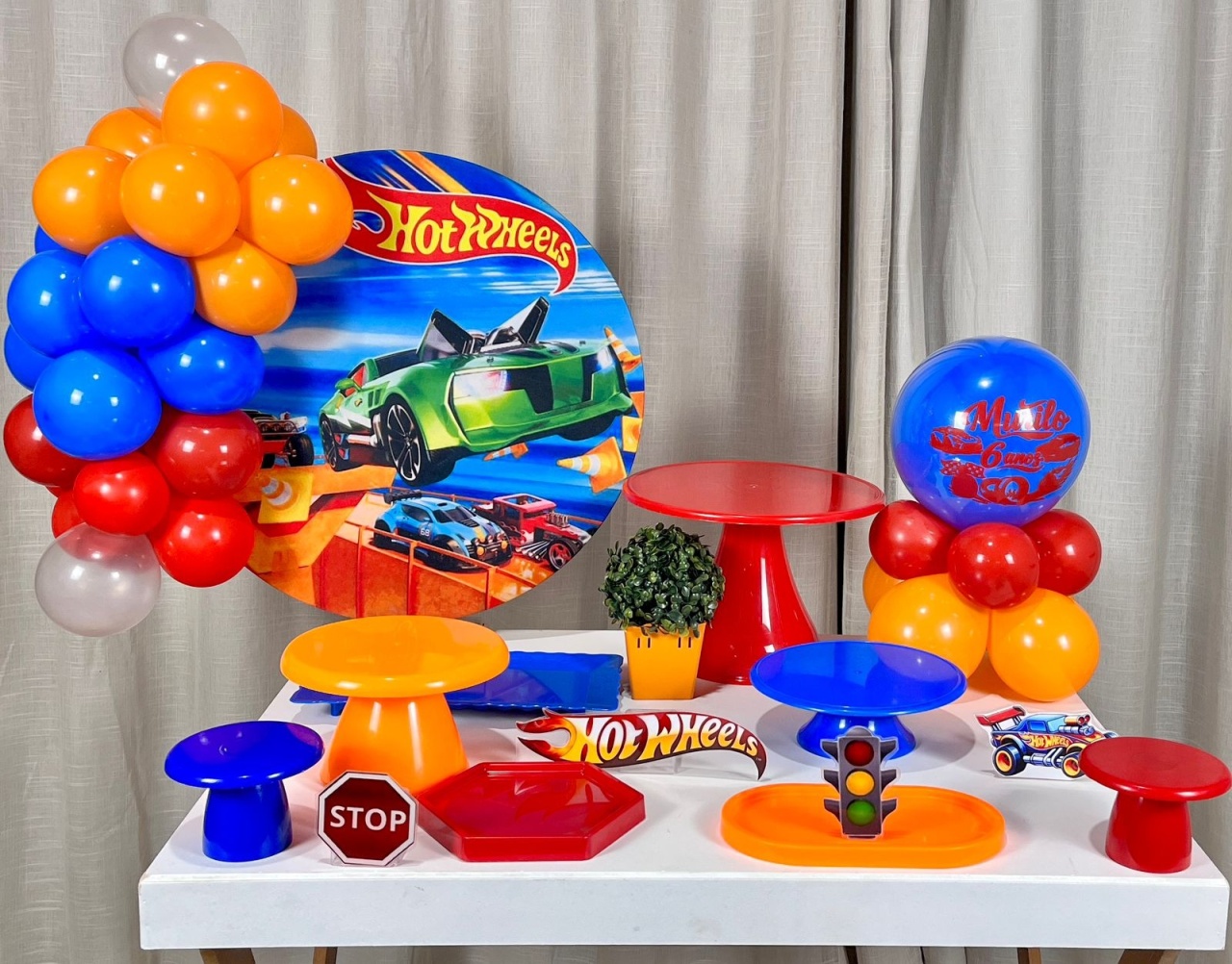 Kit Mesa Box de Balão - Hotwells - É Só Um Bolinho Locações 
