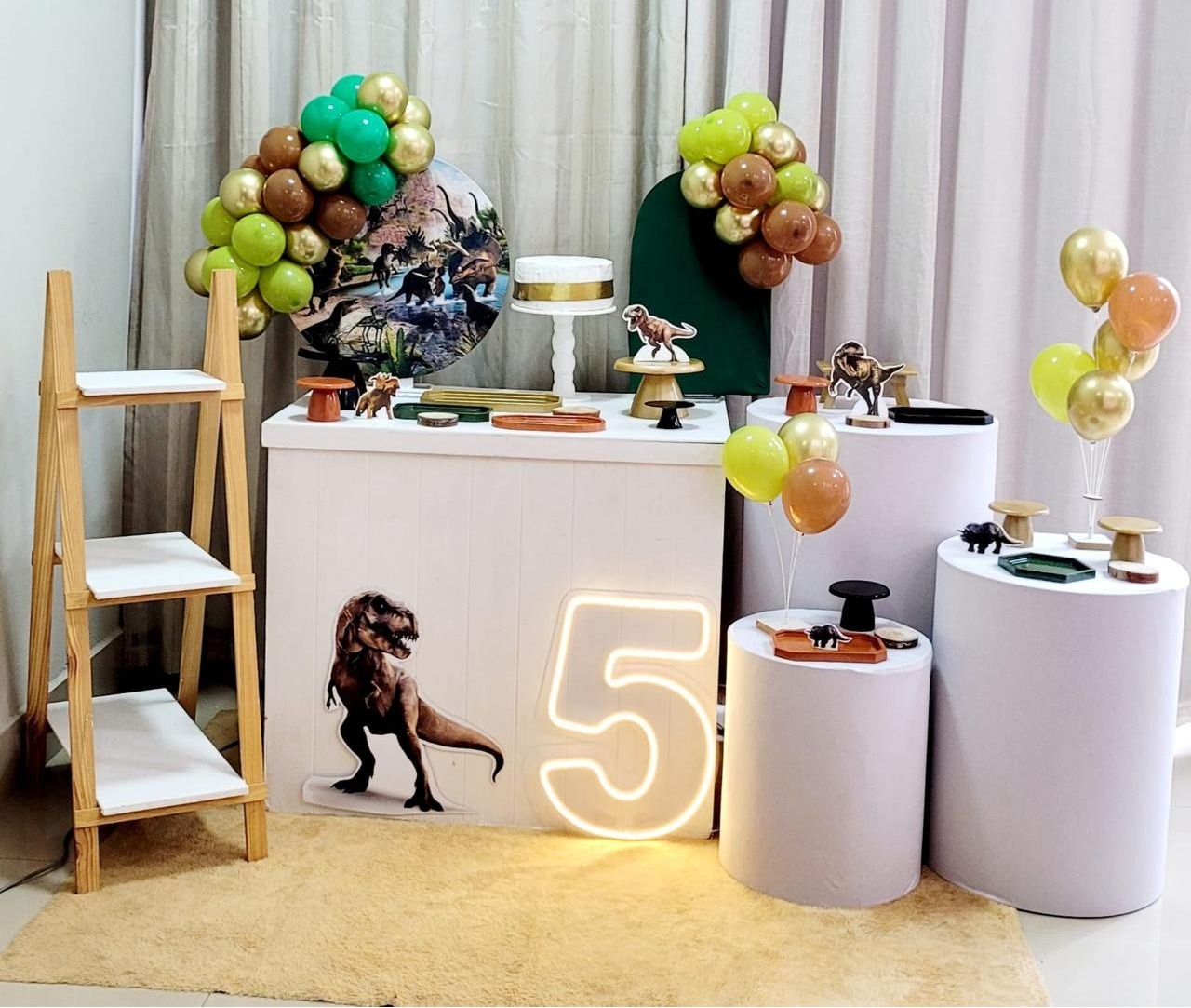 Kit Mini Festa Premium Com Balão - Dinossauro Rex - É Só Um Bolinho Locações 