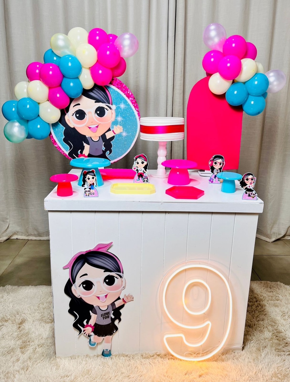 Kit Mini Festa Basic Com Balão - Luluca  - É Só Um Bolinho Locações 