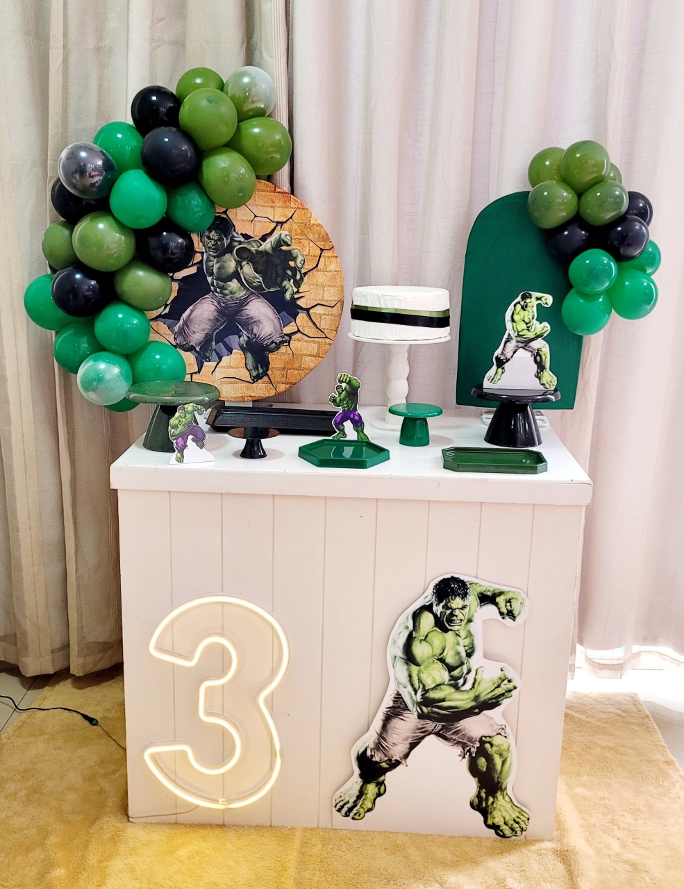 Kit Mini Festa Basic Com Balão - Hulk 2 - 2/2 - É Só Um Bolinho Locações 