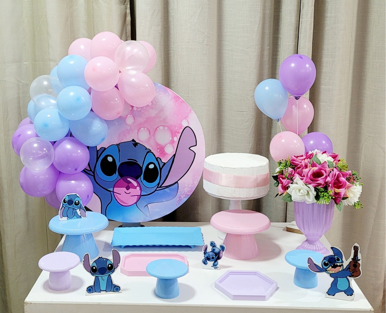 Kit Mesa Com Balão -  Stitch 4 - É Só Um Bolinho Locações 