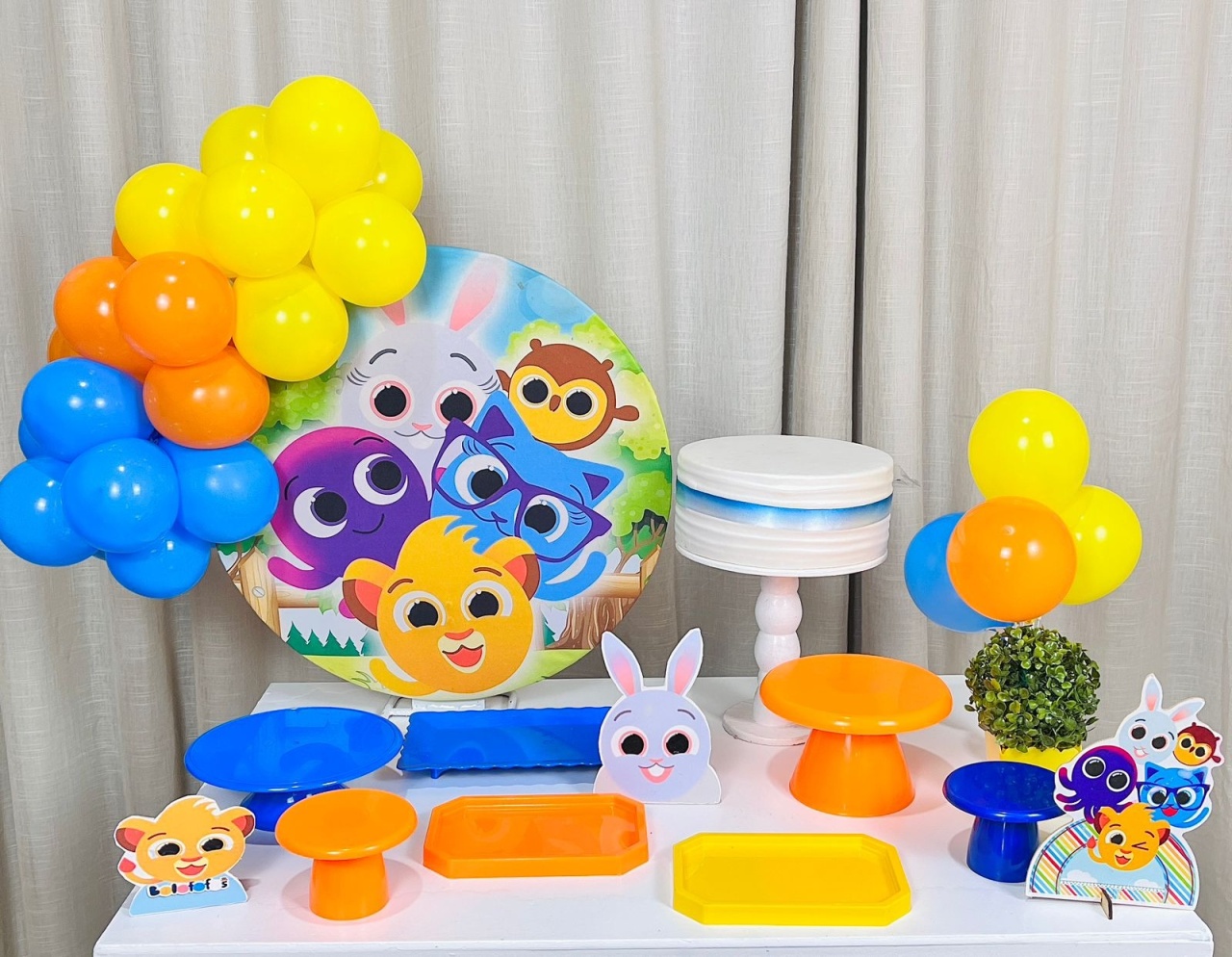 Kit Mesa Com Balão Bolofofo  2 - É Só Um Bolinho Locações 