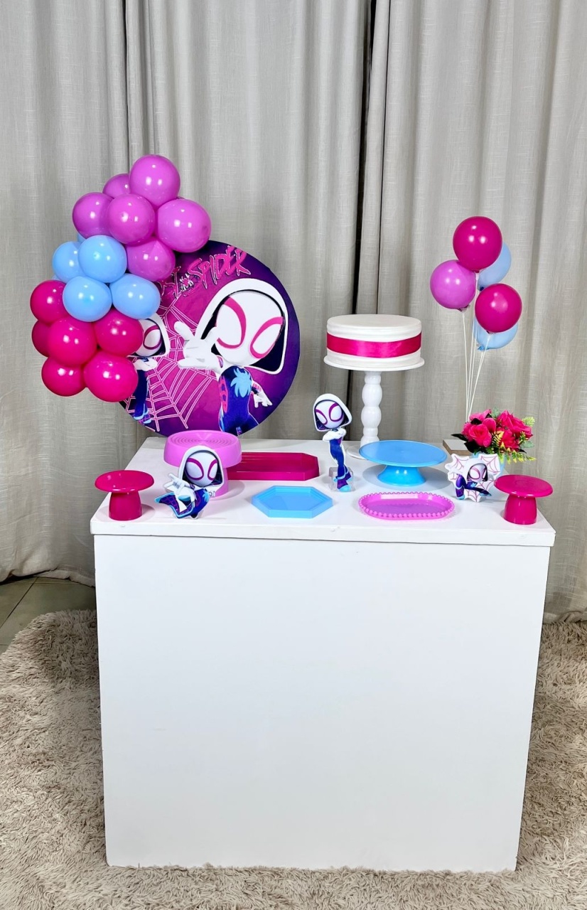 Kit Composto Com Balão - Mulher Aranha  - É Só Um Bolinho Locações 